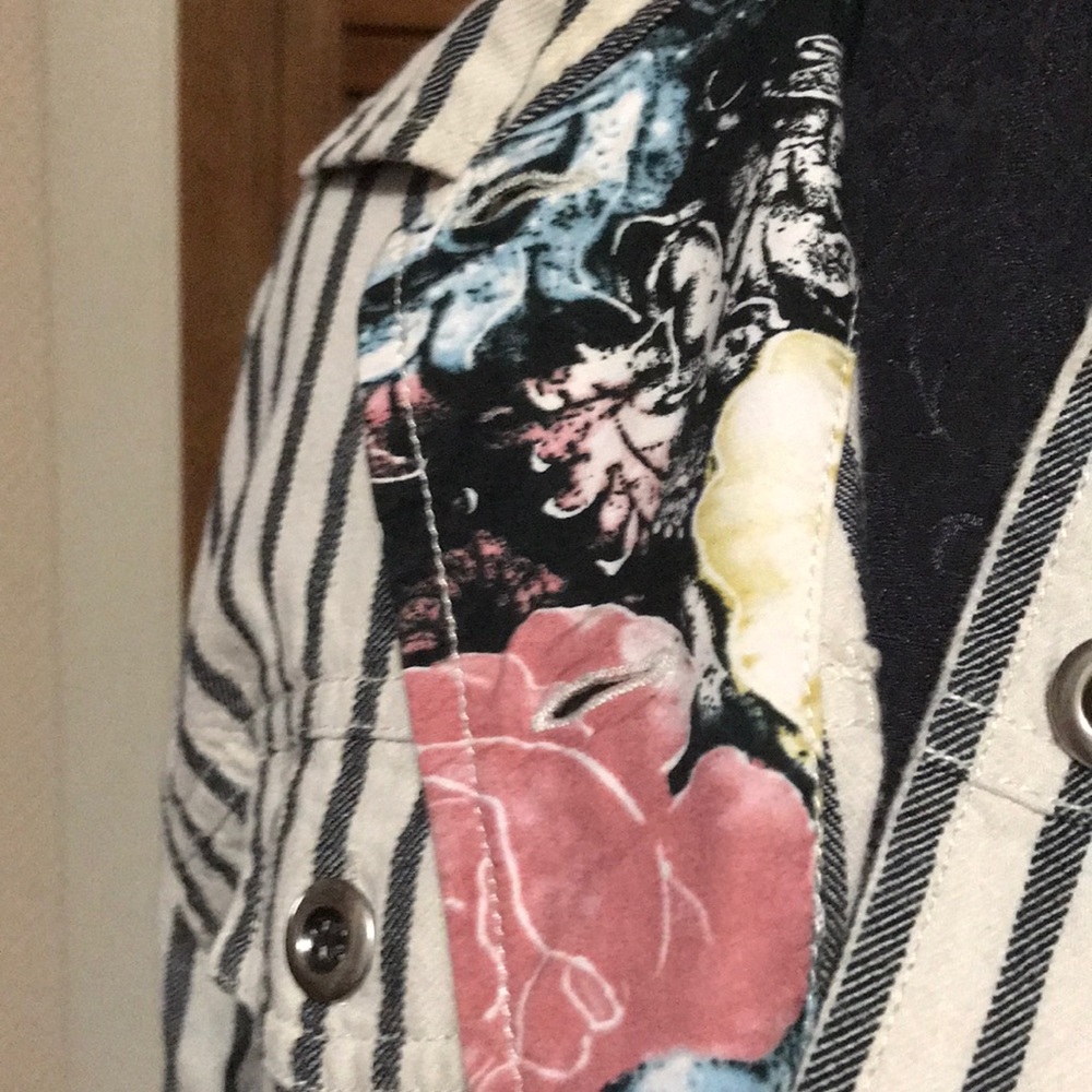 Shirt - Picture 4 of 5
